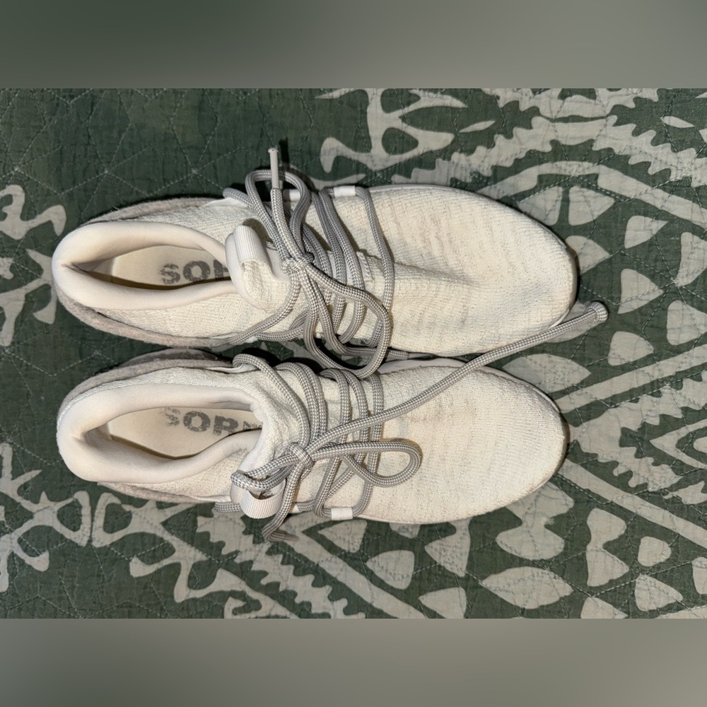Sorel White and Gray felt Sneakers size 8.5